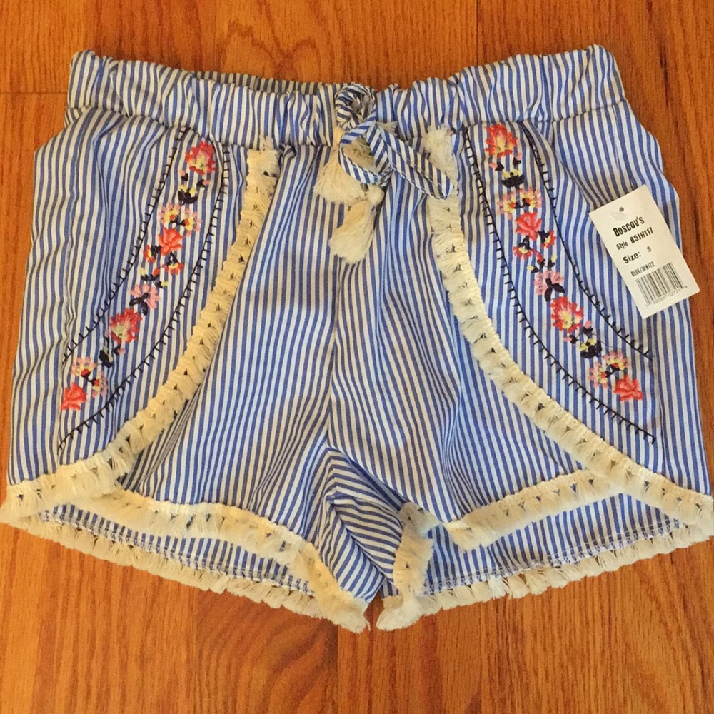 NWT Derek Heart tassels/embroidered shorts